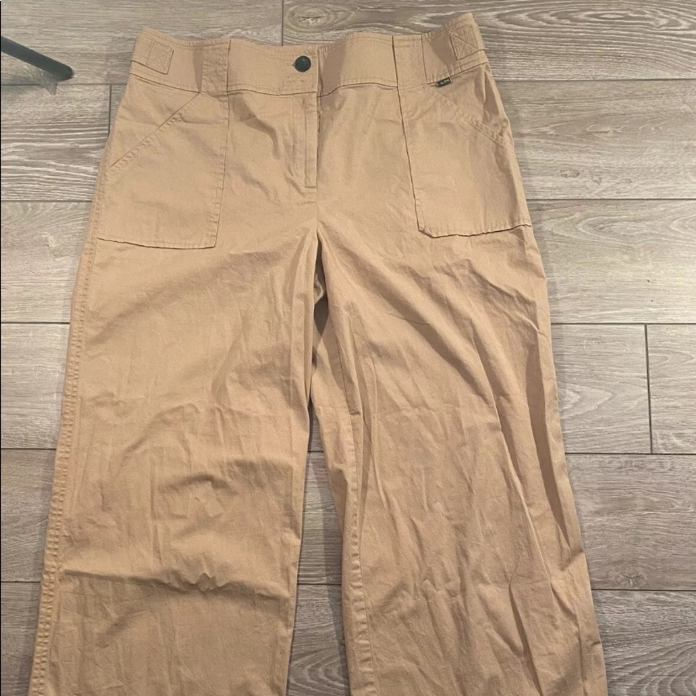 ST. JOHN Tan Beige Cuffed Crop Pants w Pockets